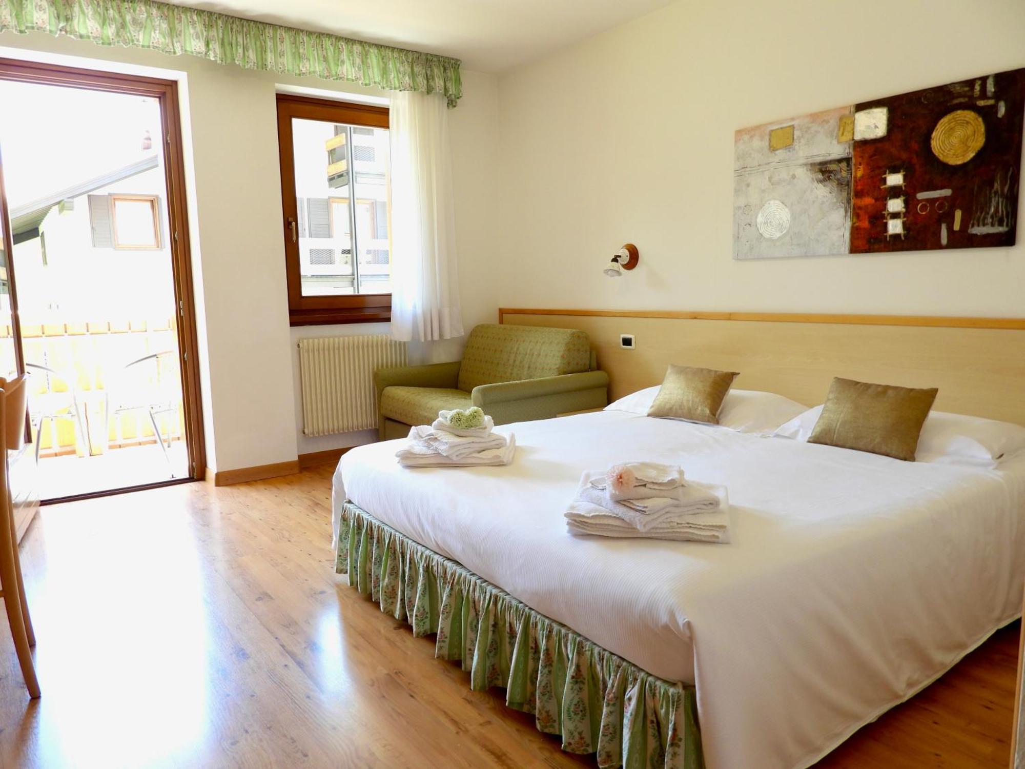 Hotel Garni Maffei ปินโซโล ภายนอก รูปภาพ