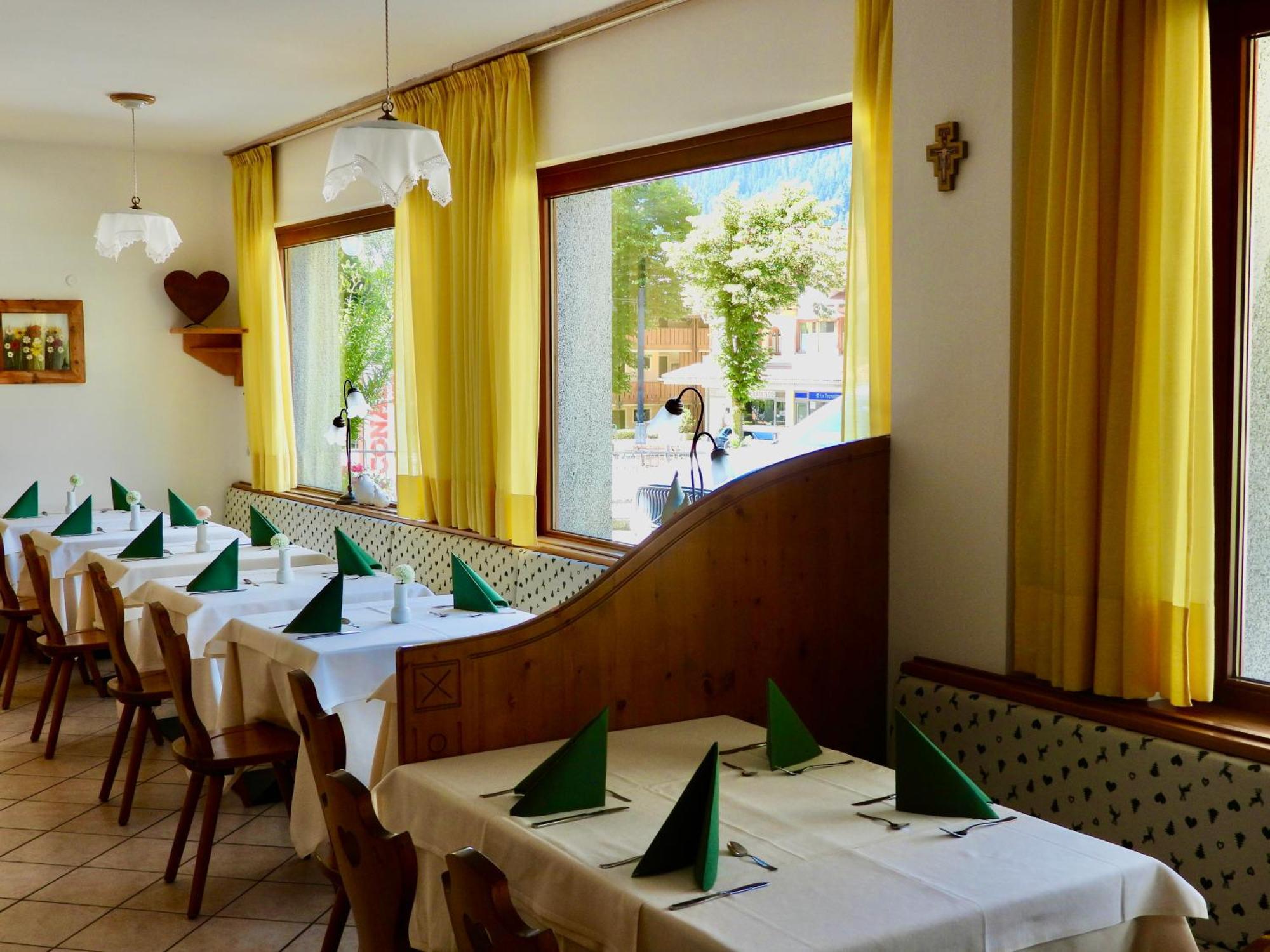 Hotel Garni Maffei ปินโซโล ภายนอก รูปภาพ