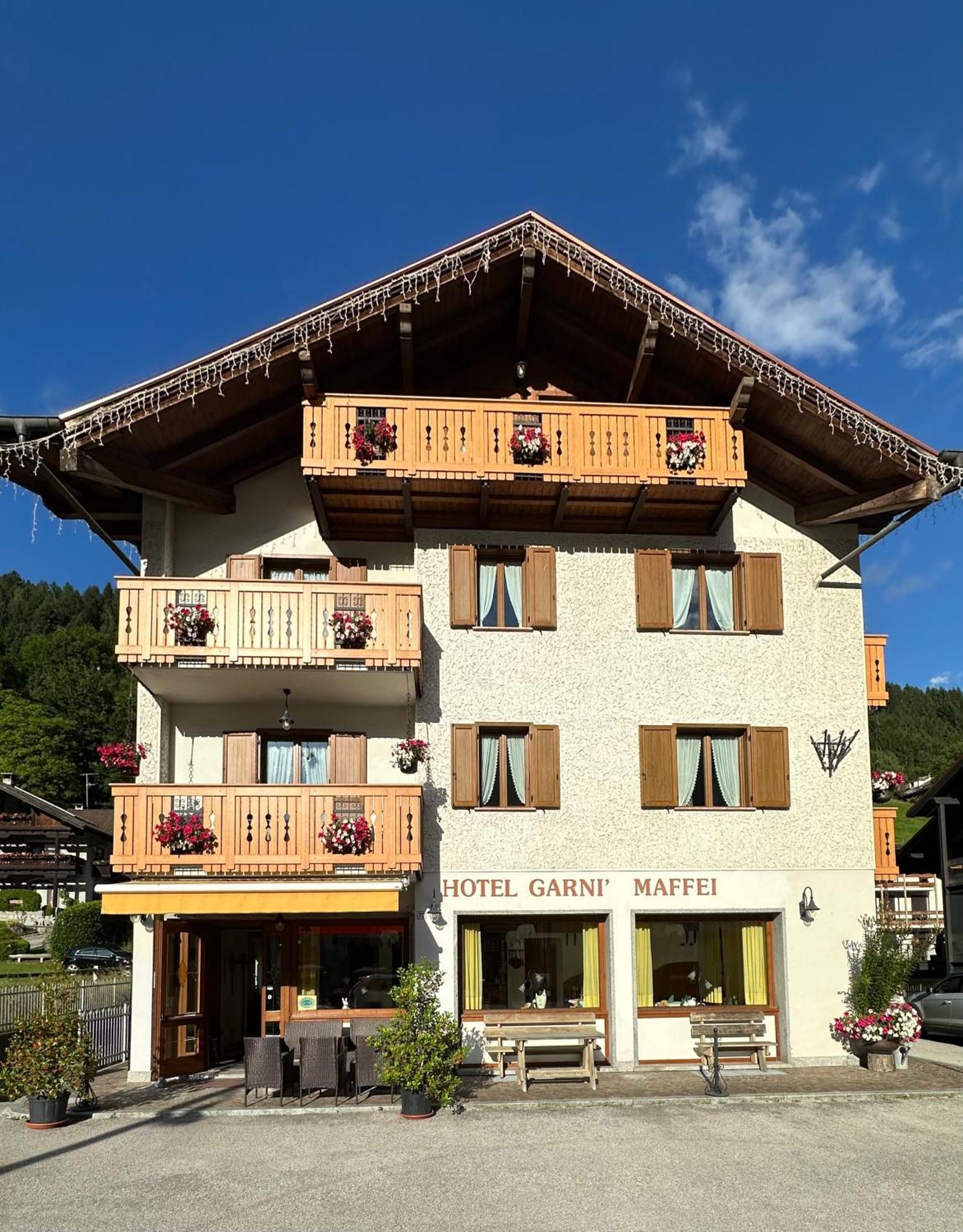 Hotel Garni Maffei ปินโซโล ภายนอก รูปภาพ