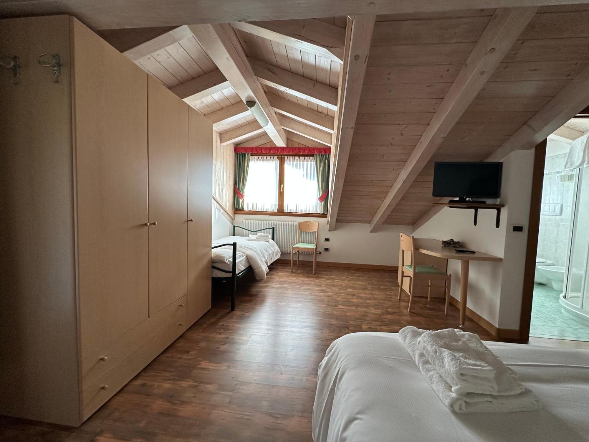 Hotel Garni Maffei ปินโซโล ภายนอก รูปภาพ