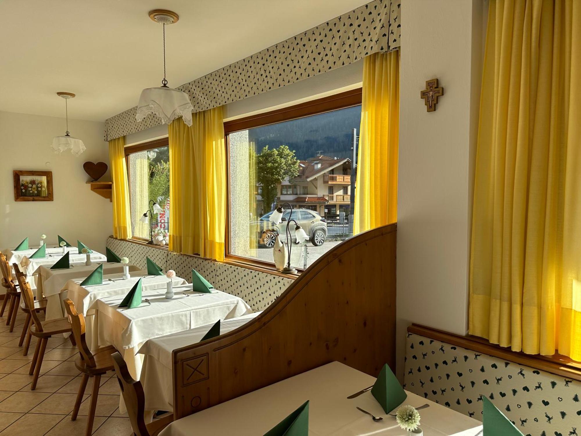 Hotel Garni Maffei ปินโซโล ภายนอก รูปภาพ