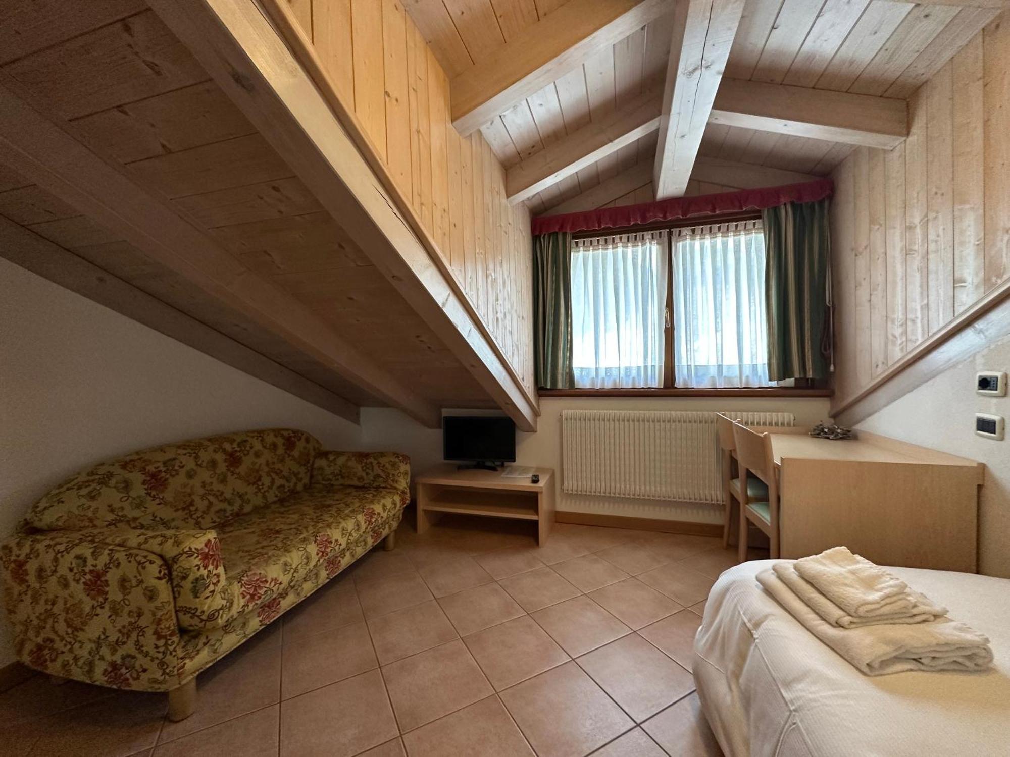 Hotel Garni Maffei ปินโซโล ภายนอก รูปภาพ
